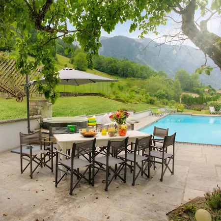 Manoir De Leschaux *