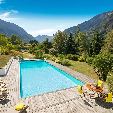 Manoir De Leschaux